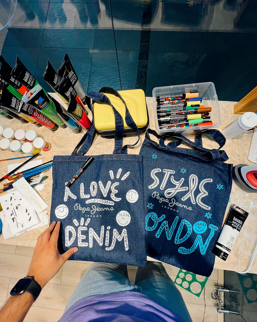 PEPE JEANS X AMOR Y AMISTAD